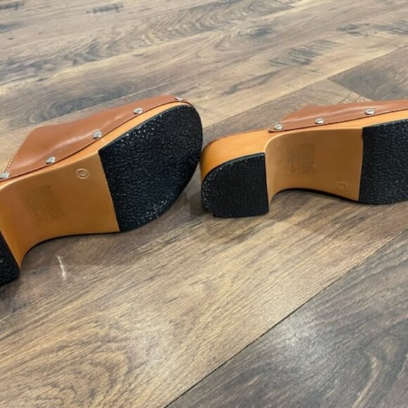 CLOGS - Picture 2 of 3